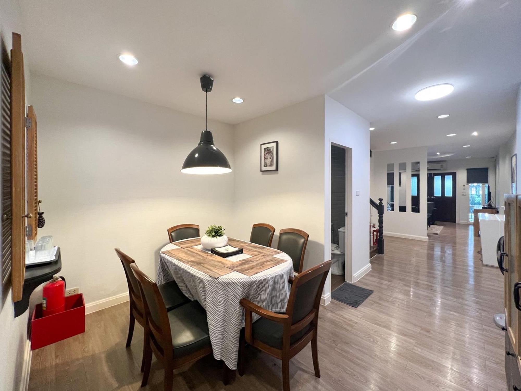 Neveu Premier Residence : Ratchada Бангкок Екстер'єр фото